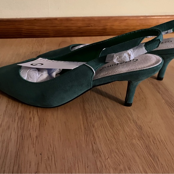 New Women’s heels, pumps, slingback shoes. Greatonu brand. Green faux suede. - Picture 8 of 11